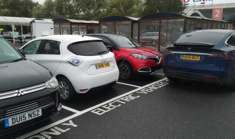 https://www.intelligentinstructor.co.uk/wp-content/uploads/2019/01/EV-charger-3.jpg